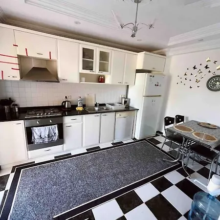 Cozy 2+1 With Big Pool , 150m From Sea. 아파트