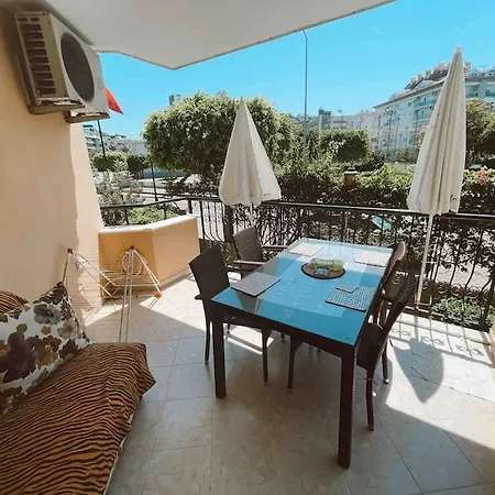 Cozy 2+1 With Big Pool , 150m From Sea. 알란야