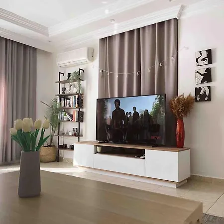 아파트 Cozy 2+1 With Big Pool , 150m From Sea. *